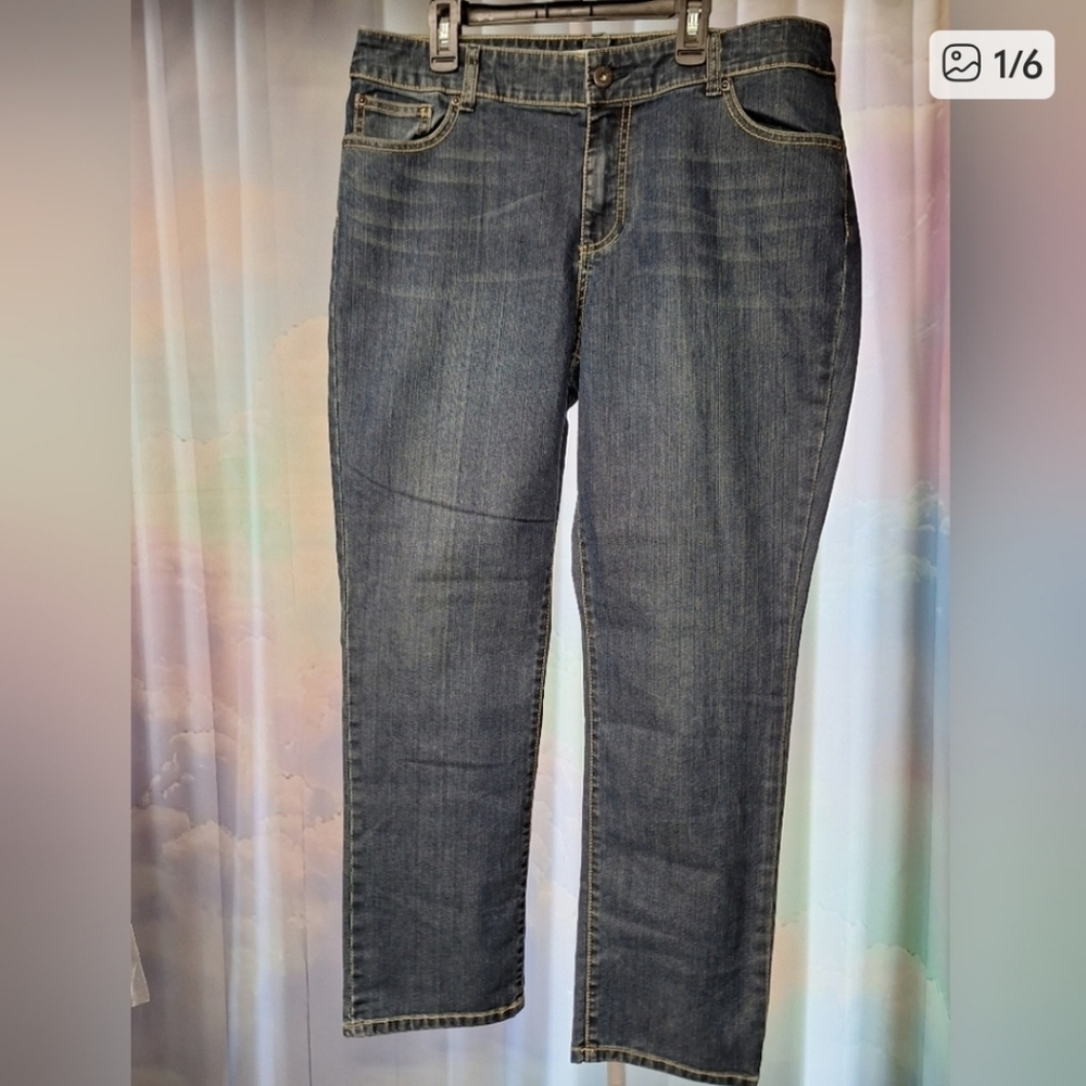 Chico's 2 Short Platinum Denim Ultimate Fit Slim Leg Straight Medium Dark Jeans